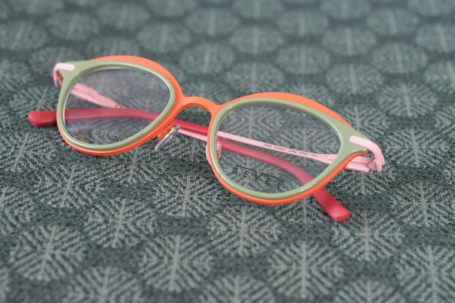 BEVEL 2555 Dreezy col.LCRQ-Living Coral/Rose Quartz