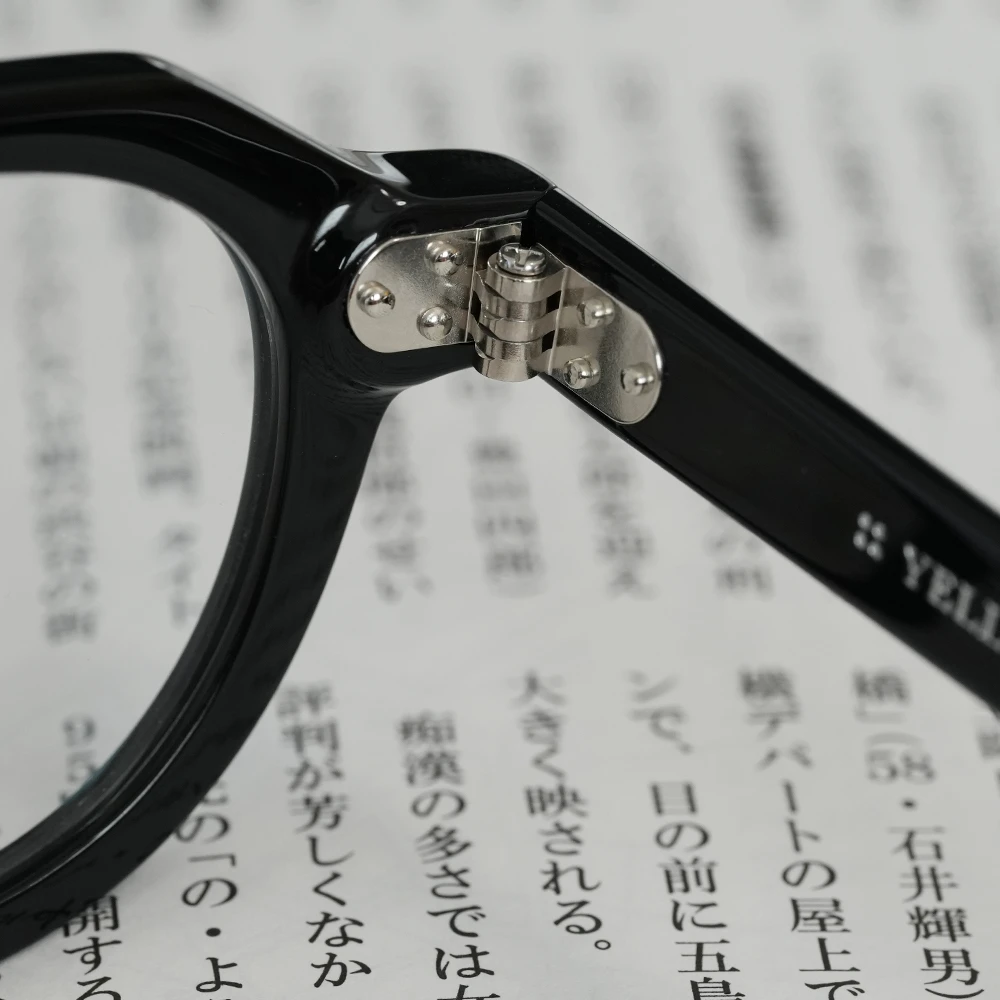 Yellows Plus BECCA col.1 black