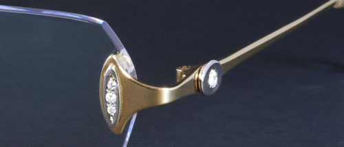 18金ゴールドのメガネのダイヤモンド装飾部分の画像