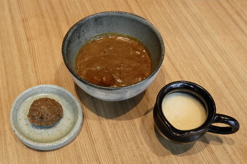 牛タンカレー、牛タン肉味噌、とろろ