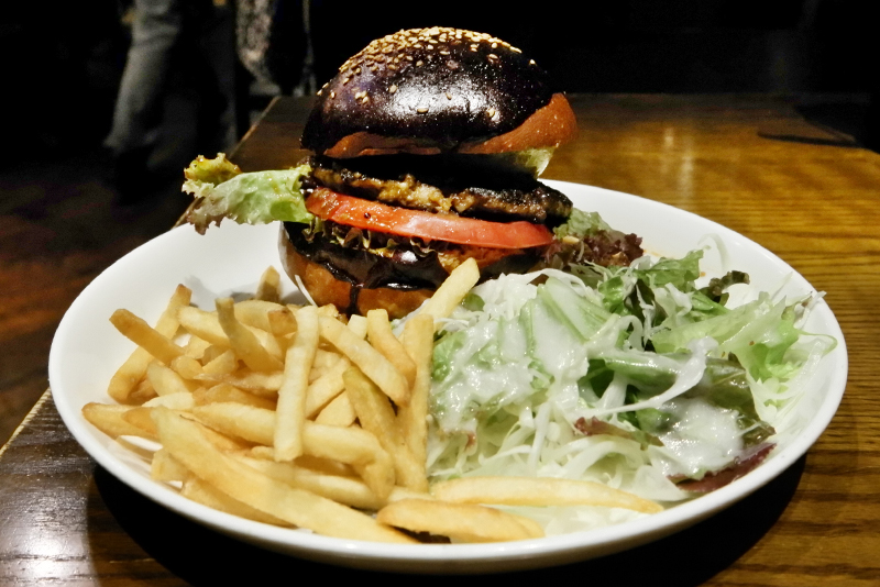 厚切りオニオン肉味噌バーガー