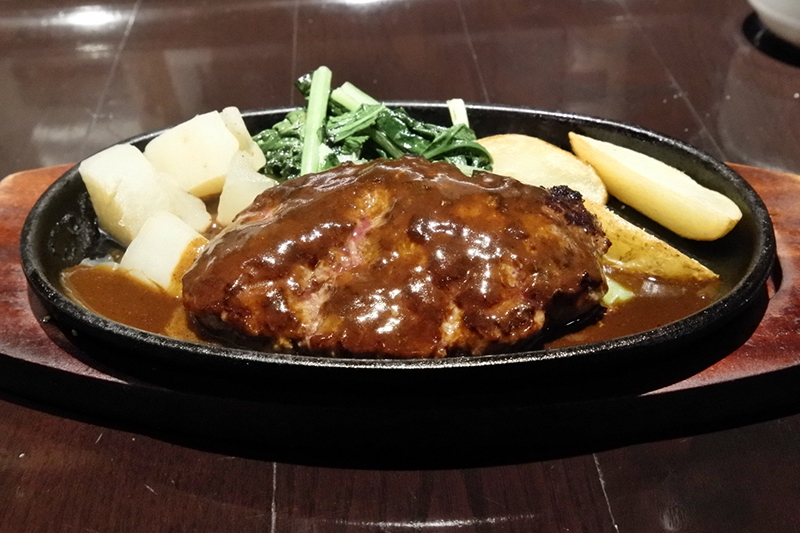 ビアレストランこだわりの牛肉100%のハンバーグ200g