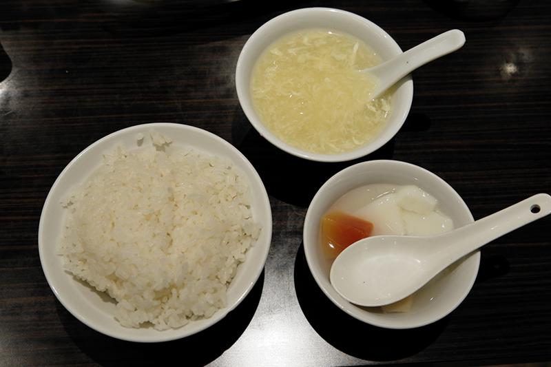 ご飯、玉子スープ、杏仁豆腐