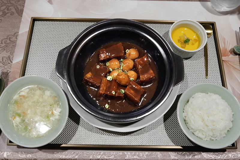 ウズラの卵と三元豚の上海風煮込み